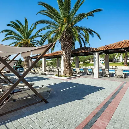 Iris Hotel 3*