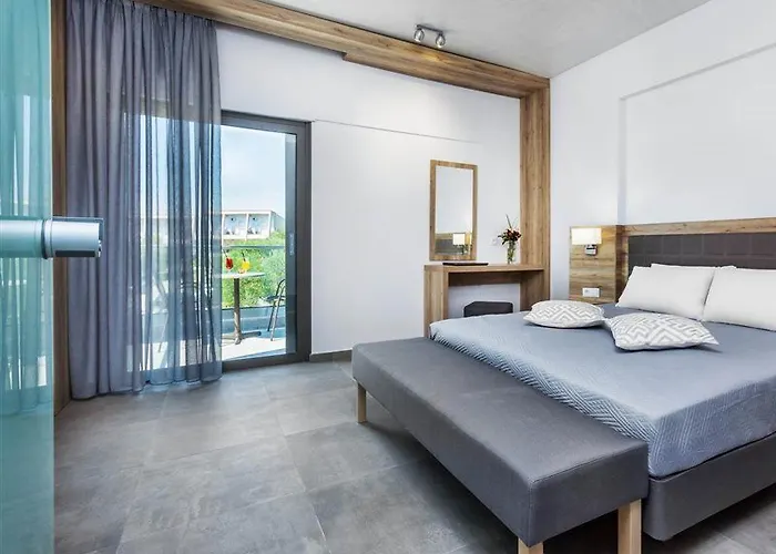 Iris Hotel 3*