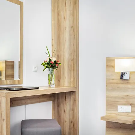 酒店 Iris 希维利