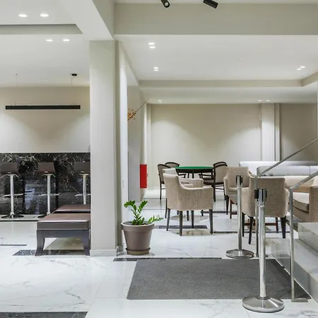 Iris Hotel 3*
