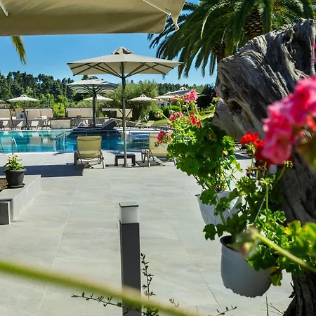 Iris Hotel 3*
