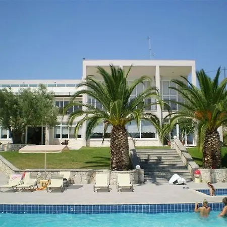 Iris Hotel