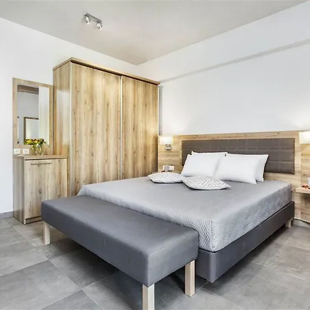 Iris Hotell 3*