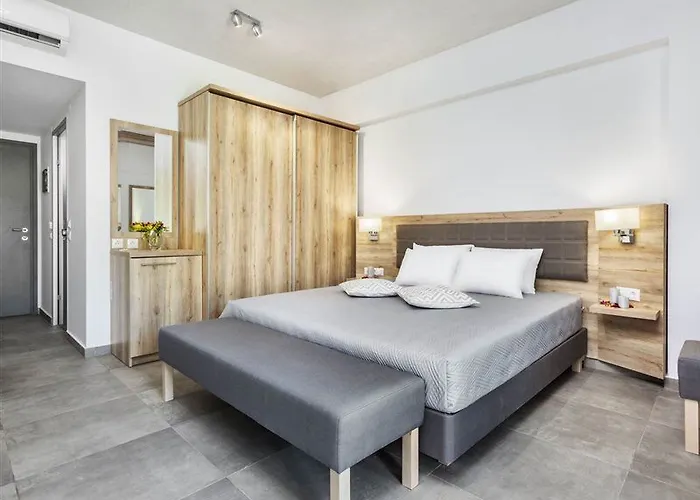 Iris Hotel 3*