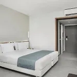 Iris Hotel 3*
