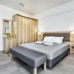 Iris Hotel 3*