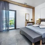 Iris Hotel 3*