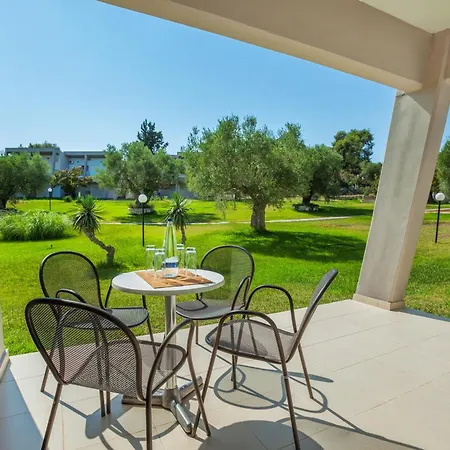 Iris Hotel 3*