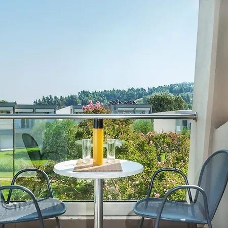 Iris Hotel 3*