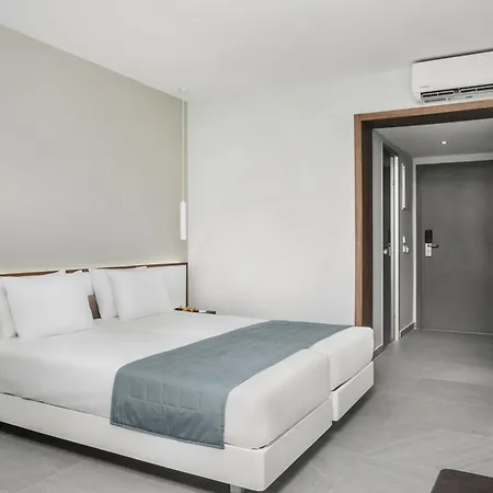 Iris Hotel 3*